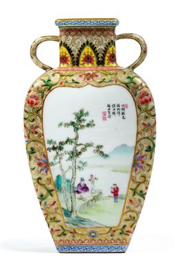 A famille rose vase, China, red seal mark, Qianlong, Republic Period - Clocks, Asian Art, Vintage, Metalwork, Faience, Folk Art, Sculpture