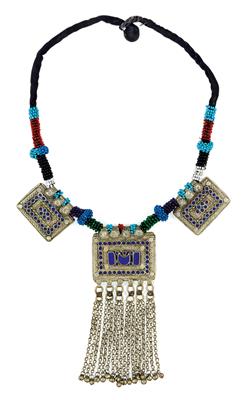 A necklace with pendant, - Clocks, Asian Art, Vintage, Metalwork, Faience, Folk Art, Sculpture