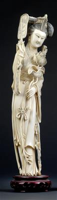 An ivory figure of He Xiangu with a lotus and fan, China, late Qing Dynasty - Orologi, arte asiatica, vintage, metalli lavorati, fayence, arte popolare, sculture