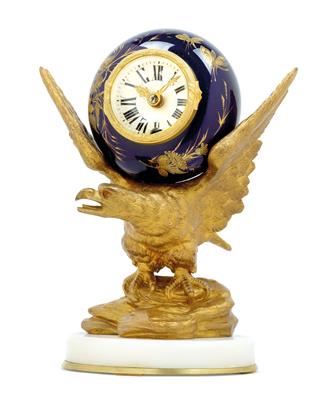 A Historism Period eagle table clock - Umění a starožitnosti