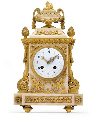 A small neoclassical mantelpiece clock - Umění a starožitnosti