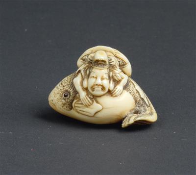 An ivory netsuke of Ebisu on a fish, Japan, Meiji Period - Orologi, arte asiatica, vintage, metalli lavorati, fayence, arte popolare, sculture