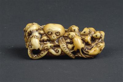 An ivory netsuke of an octopus with rats, Japan, Meiji Period - Clocks, Asian Art, Vintage, Metalwork, Faience, Folk Art, Sculpture