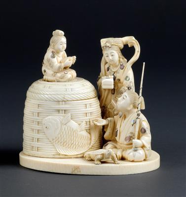 An ivory okimono of a fisherman with a basket, and his wife and child, Japan, Meiji Period, signed - Umění a starožitnosti