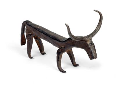 An iron votive animal, - Orologi, arte asiatica, metalli lavorati, fayence, arte popolare, sculture