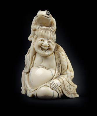 An ivory netsuke of Gama Sennin with a toad, Japan, late 18th cent./early 19th cent., signed Yoshitomo - Clocks, Asian Art, Metalwork, Faience, Folk Art, Sculpture