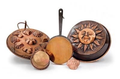 A set of baking moulds and pans, - Antiquariato