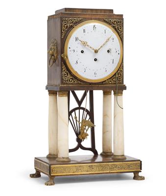 A Biedermeier commode clock - Umění a starožitnosti