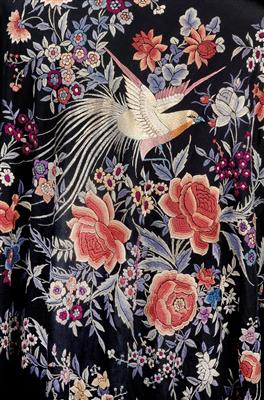 A cloth with bird and floral décor, China, early 20th cent. - Antiquariato