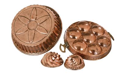 3 Jelly Moulds and 1 ‘Liwanzen’ Pan, - Antiquariato