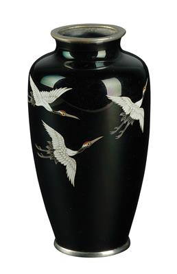 Cloisonné Vase mit Dekor von drei Kranichen. Ando Werkstatt, Nagoya, Japan, Meiji Zeit - Antiquitäten (Uhren, Metallarbeiten, Asiatika, Fayencen, Skulpturen, Textilien, Volkskunst)