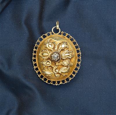 A Medallion Pendant, - Antiquariato