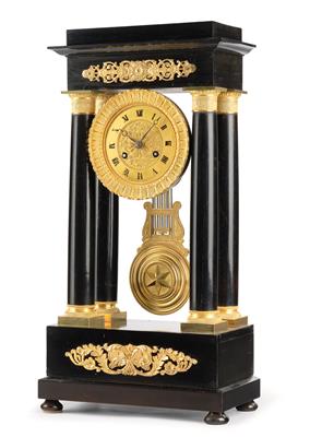 A Napoleon III Portico Clock, - Antiquariato