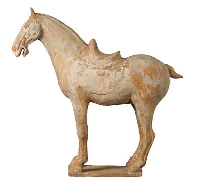 A Standing Horse with Saddle, China, Tang Dynasty - Antiquariato