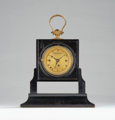 Kleine Biedermeier Reiseuhr mit Tischhalterung, - Clocks