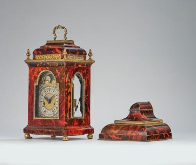 Kleine George II Schildpatt Bracket Clock mit Wandkonsole, - Hodiny