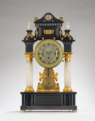 Biedermeier Portaluhr mit Musikspielwerk, - Clocks