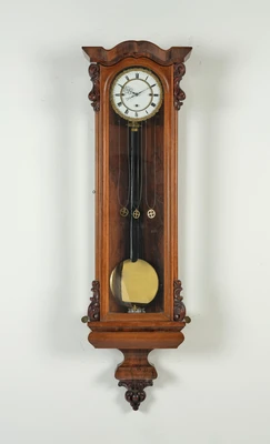 Große Wandpendeluhr mit Monatsgang, - Clocks