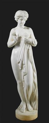 Antonio Frilli, stehende Frauenfigur mit Drapperie und einem Deckelgefäß, Entwurf: Italien, um 1900 - Secese a umění 20. století