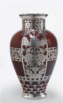 Große Vase mit floralem Silberdekor, um 1900 - Jugendstil and 20th Century Arts and Crafts