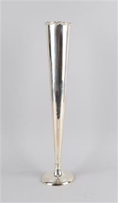 Hohe Sheffielder Vase, - Stříbro
