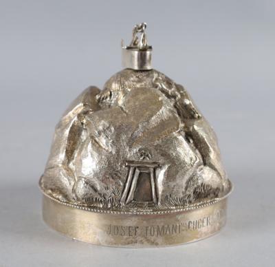Kurioses Silber Objekt in Form eines Felsens, wohl ein Steckdeckel, - Stříbro