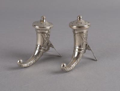 Paar italienische Gewürzstreuer in Form eines Horns, - Silber