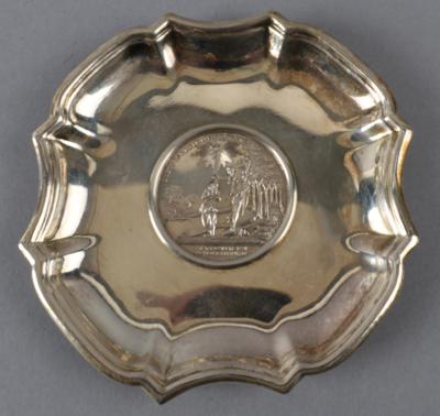 Wiener Schale mit gefasster Tauf-Medaille, - Silber