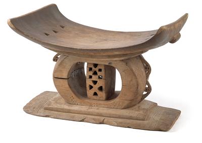 Ashanti, Ghana: a large, typical stool. - Mimoevropské a domorodé um?ní
