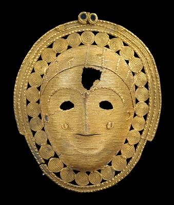 Baule, Ivory Coast: An ornamental pendant made of gold, with a beautiful mask face. - Tribal Art