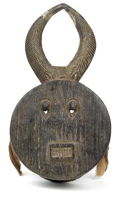 Baule, Ivory Coast: ‘Kplekple’ mask from the dance complex pertaining to the buffalo god Goli. - Mimoevropské a domorodé um?ní