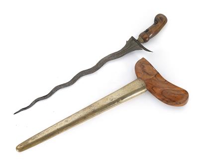 Indonesia, Java: A Kris dagger with a very old, corrugated blade. - Mimoevropské a domorodé um?ní