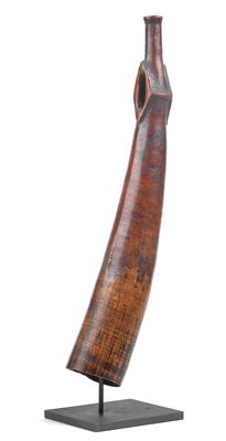 Kongo (or Bakongo), Dem. Rep. of Congo: An old side-blown trumpet made of ivory. - Mimoevropské a domorodé um?ní