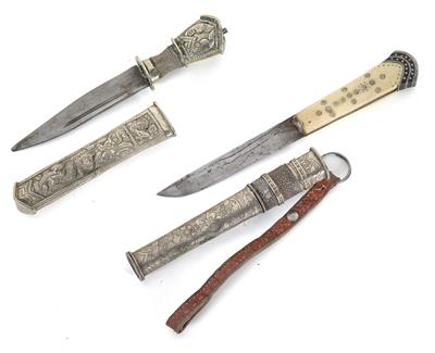 Mixed lot (2 items): Tibet: Two knives, set in silver. - Tribal Art