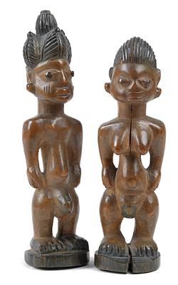 Konvolut (2 Stücke), Yoruba, Nigeria: Ein Paar 'Ibeji-Zwillingsfiguren', weiblich und männlich, Stil: Oyo. - Stammeskunst/Tribal-Art