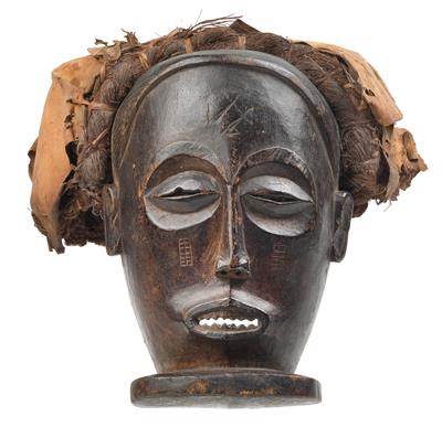 Tschokwe, Angola, Dem. Rep. Kongo, Sambia: Eine 'Chihongo-Maske' mit 'Frisur'. - Stammeskunst/Tribal-Art