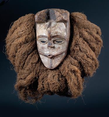 Tsogho (or Mitsogho), Gabon: A very old mask for initiation rituals. - Mimoevropské a domorodé um?ní