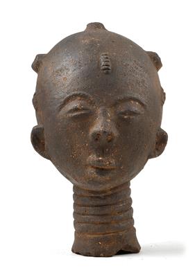 Ashanti (Akan), Ghana: A ‘memorial head’ made of terracotta. - Tribal Art