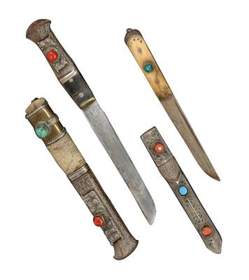 Mixed lot (2 items), Tibet: Two so-called women’s knives decorated with silver, coral and turquoises. - Tribal Art