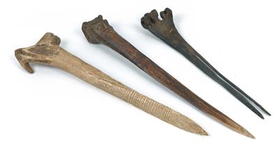 Mixed lot (3 items): New Guinea: three bone daggers from the Asmat territory - Tribal Art