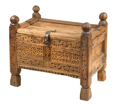 Pakistan: A small wooden chest from the Swat Valley, with decorations in relief. - Tribal Art