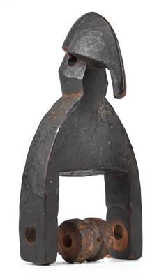 Senufo, Ivory Coast, Ghana, Burkina Faso, Mali: A heddle pulley with the head of a ‘Calao bird’. - Mimoevropské a domorodé umění