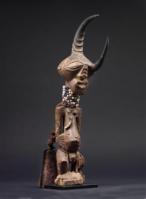 Songye, Dem. Rep. of Congo: A ‘nkisi’ power figure, with two ‘magical horns’. - Tribal Art