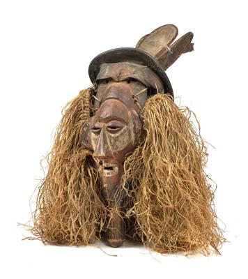 Yaka (or Bayaka), Dem. Rep. of Congo: An old hand mask with hat-like crest. - Tribal Art