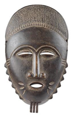Baule, Ivory Coast: An unusually beautiful, old mask of the ‘portrait mask’ type. - Arte Tribale
