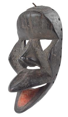 Dan-Kran, Ivory Coast, Liberia: A very old chimpanzee mask, called ‘Kagle’. - Mimoevropské a domorodé umění