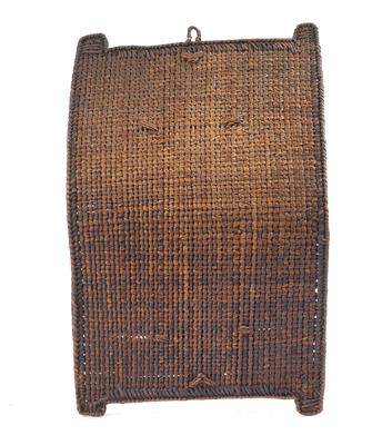 Ekoi, Keaka and other tribes from the Cross River, Nigeria/Cameroon border: A typical small wickerwork shield. - Arte Tribale