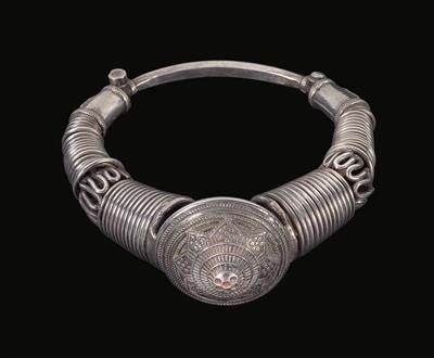 India: Gujarat or Rajasthan: A heavy spiral choker made of pure silver. - Tribal Art