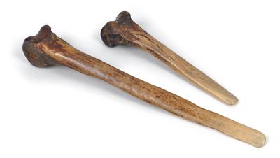 Mixed lot (2 items): New Guinea: Two sago scrapers of cassowary bone. - Arte Tribale