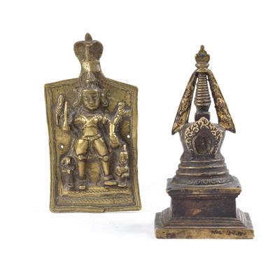 Mixed lot (2 items): Tibet, India: Two sacred altar objects, brass cast. A ‘chorten’ and an Indian Virabhadra plate. - Tribal Art